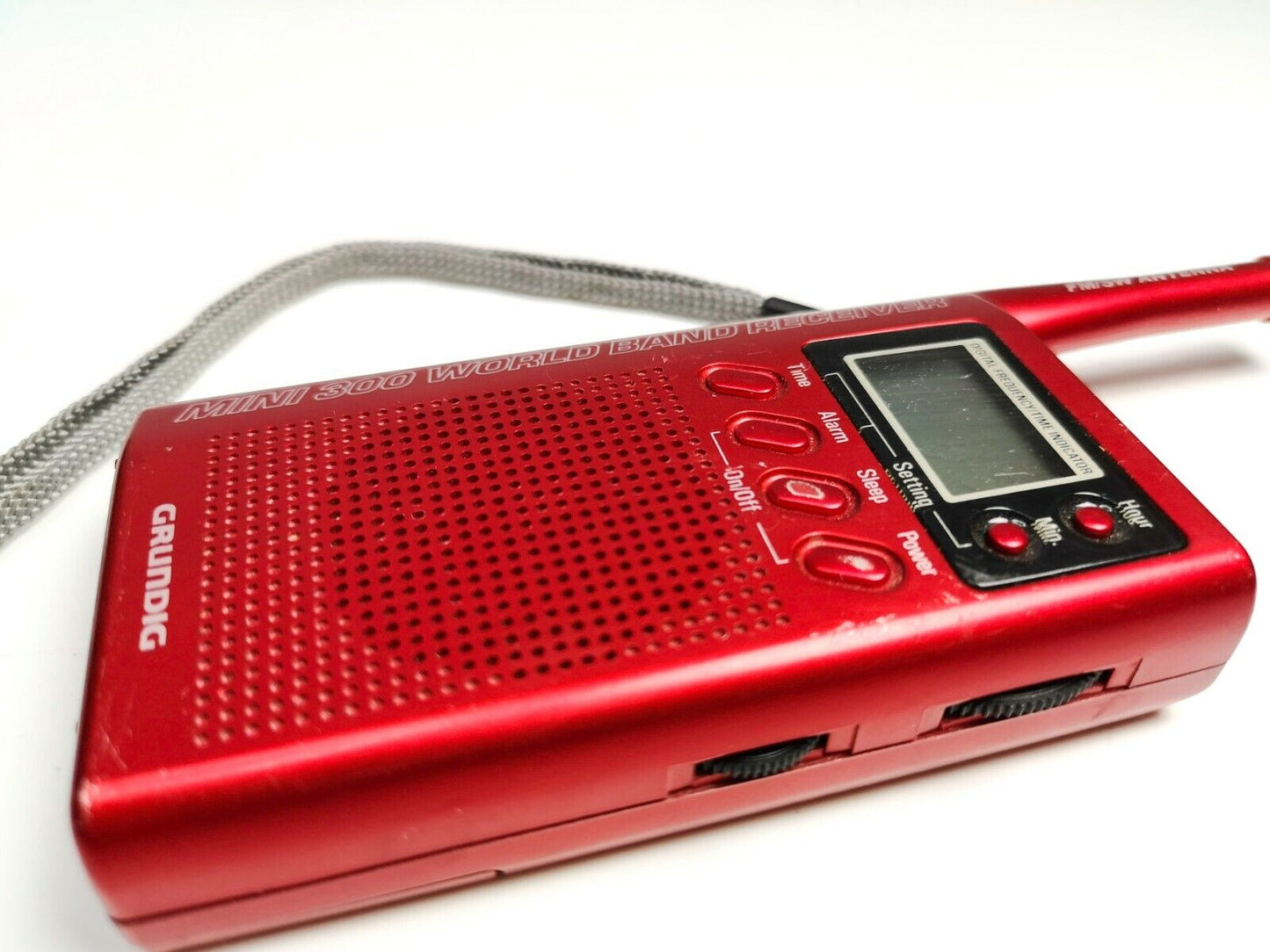 Grundig Mini 300 World Band Receiver Handheld Compact Red SW/FM Radio