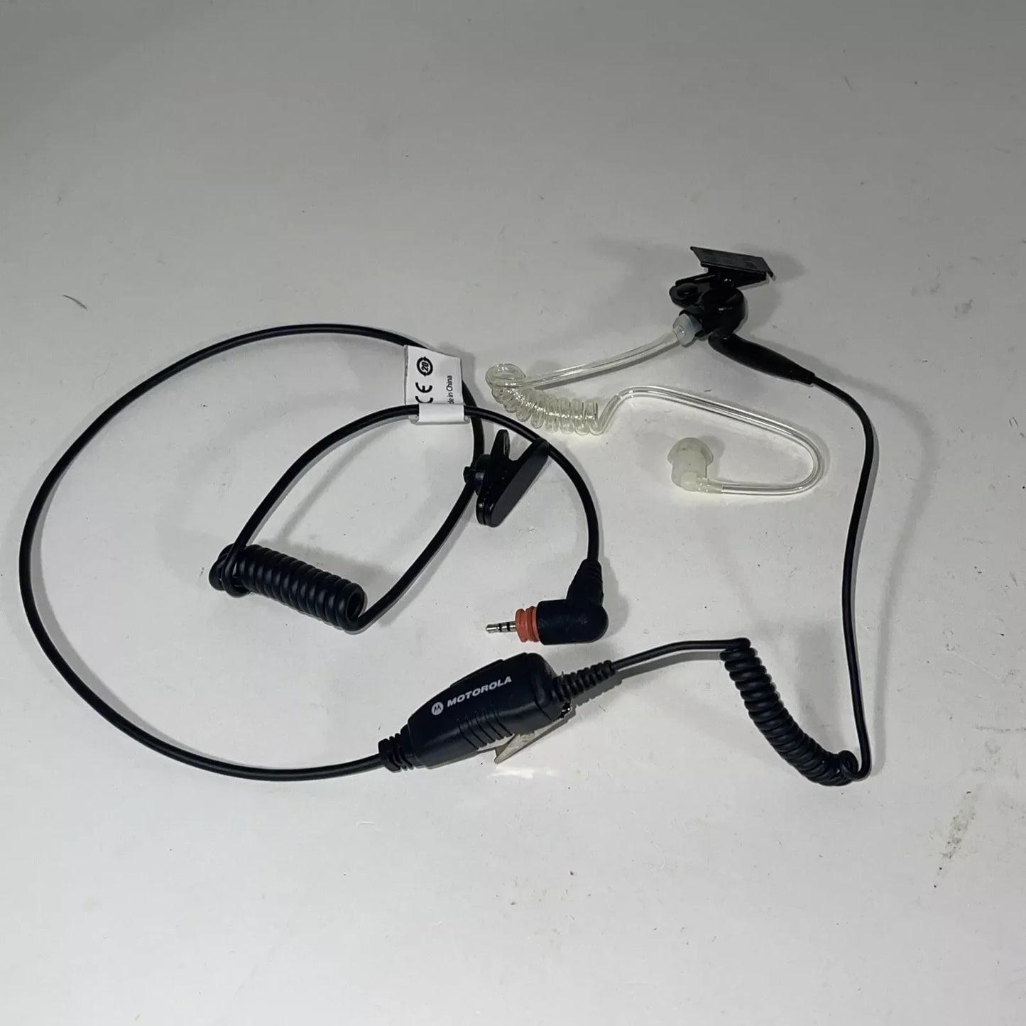Motorola Single-Wire Surveillance Earpiece with in-line Clip PTT Microphone